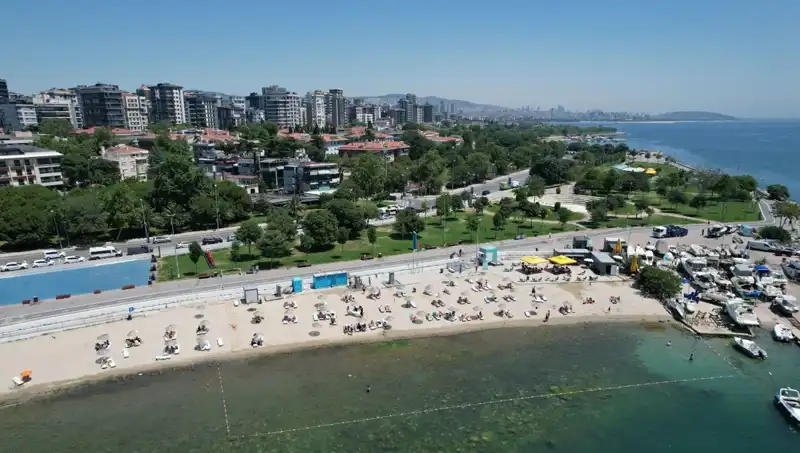 İstanbul Sıcak Hava Dalgasında Caddebostan’ı Dolduran Tatilciler