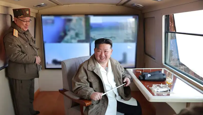 Kim Jong Un, "Üstün Savaş Yeteneğine Sahip" Uçaksavar Füzesini Başarıyla Test Etti