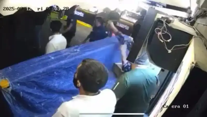 Ortaköy'de Gözleri Korkutan Tekme Tokat Kavga Görüntülendi!