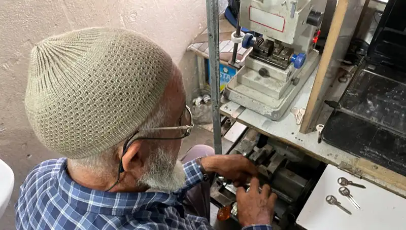 28 Yılda 4 Metrekarelik Dükkanını Saray Gibi Döşeyen Kadir’in İlginç Hikayesi