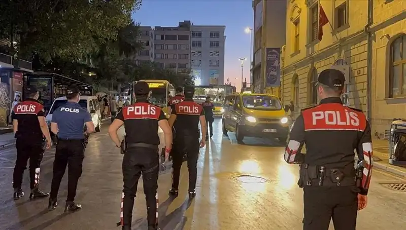Megakentte Güvenlik Harekatı: 4 Saatte Yüzlerce Gözaltı Gerçekleşti!