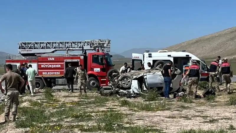 Van'da Korkunç Kaza: 4 Kişi Hayatını Kaybetti, 2 Yaralı