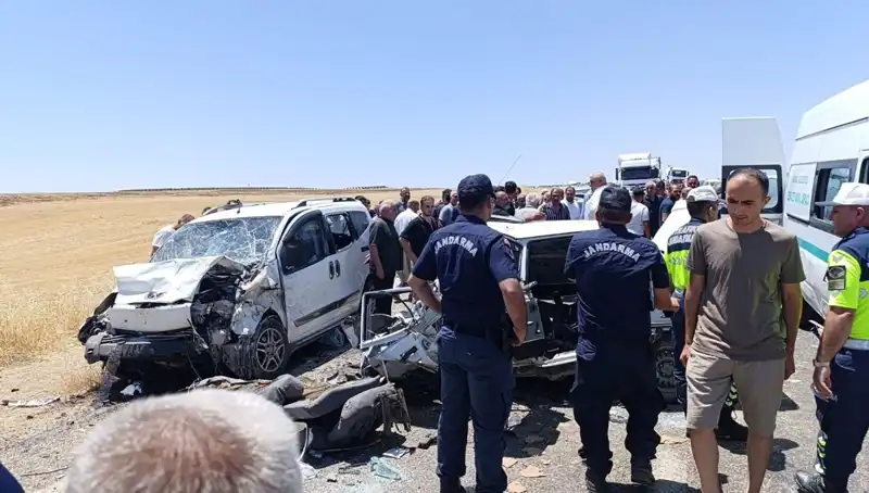 Otomobil ve Hafif Ticari Araç Feci Çarpışma: 4 Ölü, 1 Yaralı
