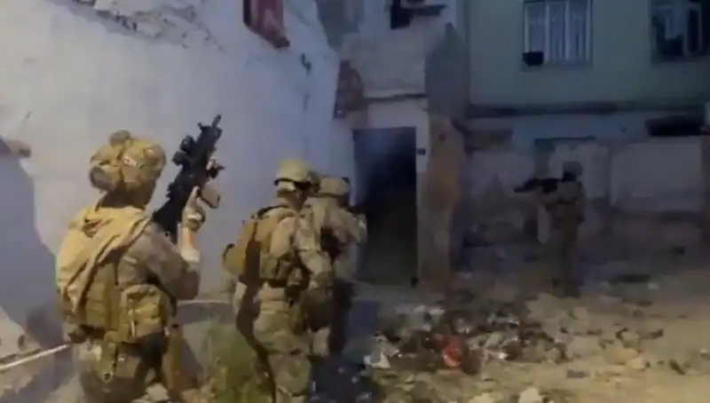 Türkiye Genelinde Yürütülen Dev Uyuşturucu Operasyonu: 2.311 Gözaltı!
