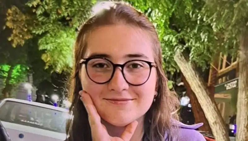 Çanakkale'de Kaybolan Lise Öğrencisi Ayşegül, Ailesini Endişelendiriyor