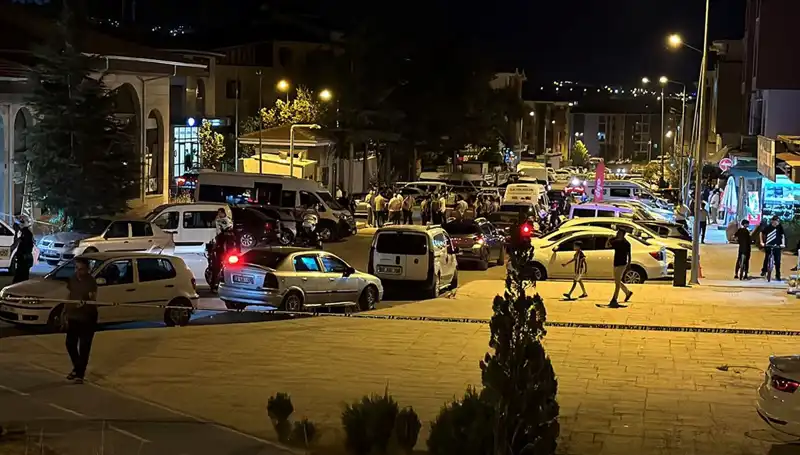 İki Aile Arasındaki Kavga Kanlı Bitti: 3 Yaralı