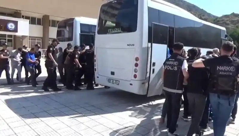 Amasya'da Uyuşturucu Operasyonunda 13 Kişi Tutuklandı