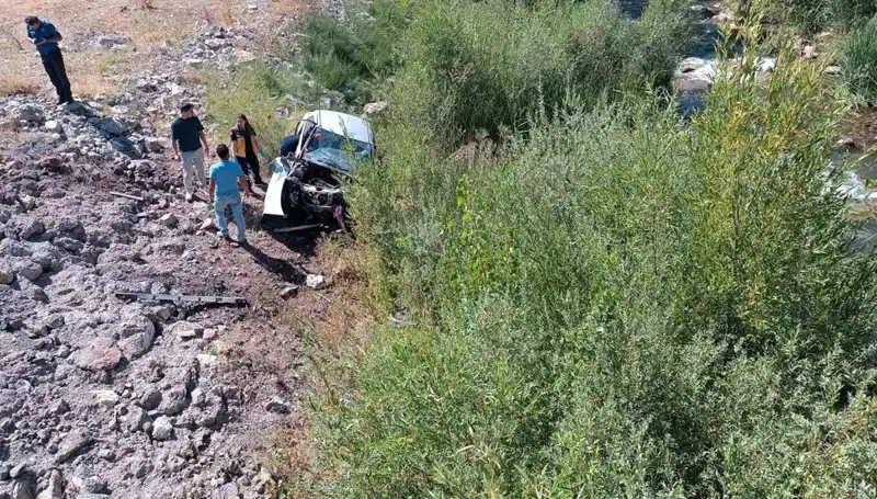 Sivas’ta Otomobil Dere Yatağına Uçtu: Trajik Kaza İki Can Aldı