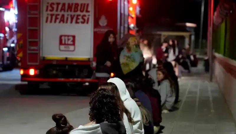 2.500 Kız Öğrencinin Yaşadığı Yurt Binasında Yangın Paniği