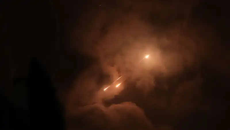 İran Füzeleri Gece Neden Ateşleniyor? Saldırı Saatleri Anlam Taşıyor