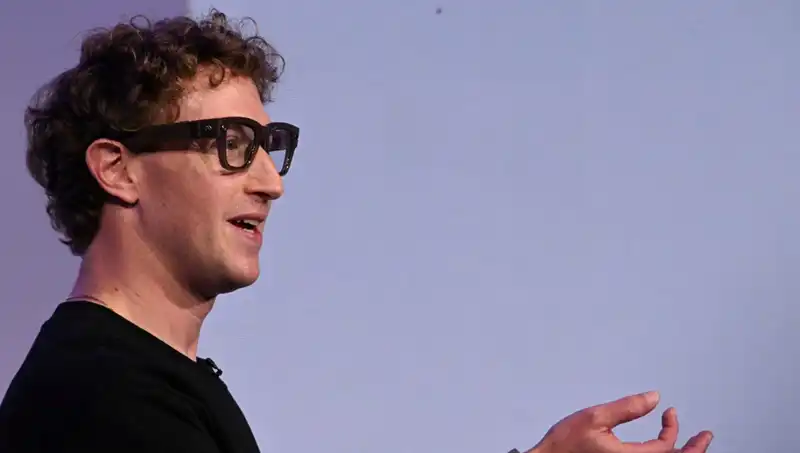 Meta'nın Yeni Dönüm Noktası: Zuckerberg'in Yapay Zeka Destekli Gözlüğü Tanıtıldı