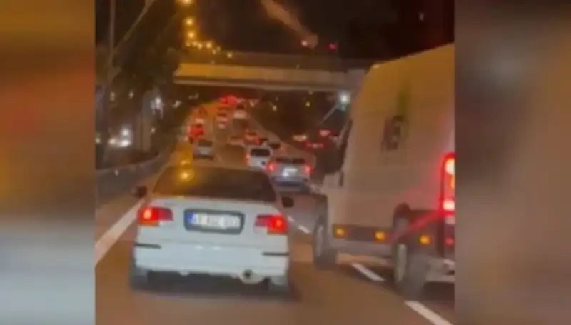 Tuzla'da Şoke Eden Makas Terörü: Sürücü Yakalandı ve Tutuklandı!