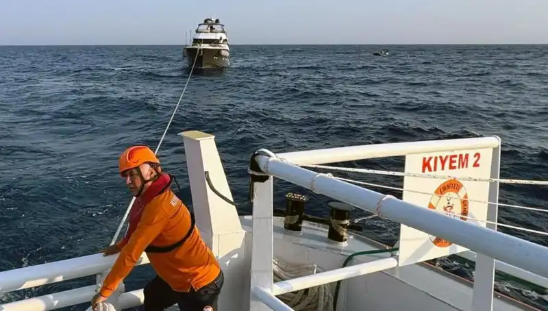 Marmaris Açıklarında Sürüklenen Tekne Tehlike Anında Kurtarıldı!