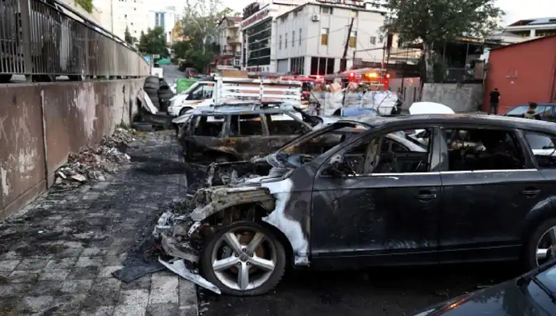 Sanayideki Araç Yangını: Yüzlerce Araç Tamamen Yandı