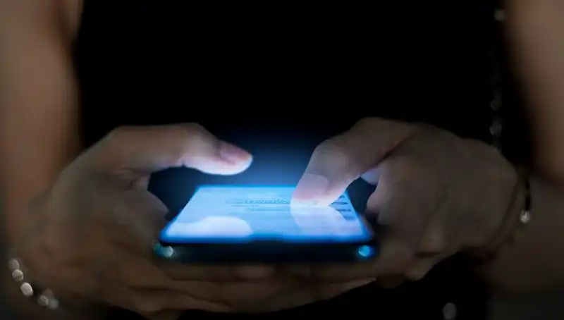 Narsisizmin Gizli İşareti: Akıllı Telefon Alışkanlıkları Üzerine Şok Edici Gözlemler