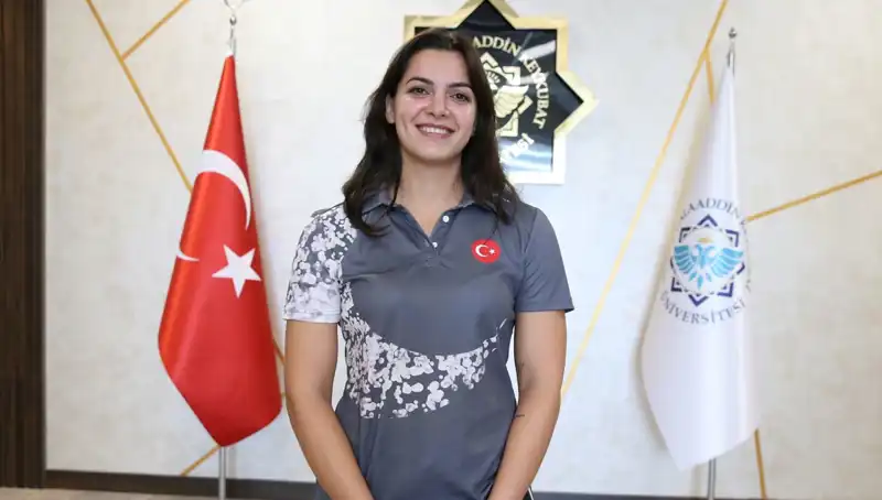 Altın Madalya Kazanan Esra'nın Gözdesi: Dünya Şampiyonluğu