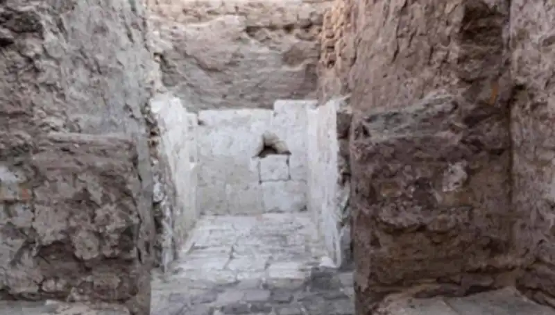 Mısır'da 3,500 Yıllık Tarihi Mezara Ulaşmanın Gizemleri