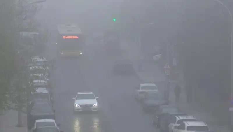 İstanbul'da Sis Perdesi: Şehrin İki Yüzü Görünmez Oldu