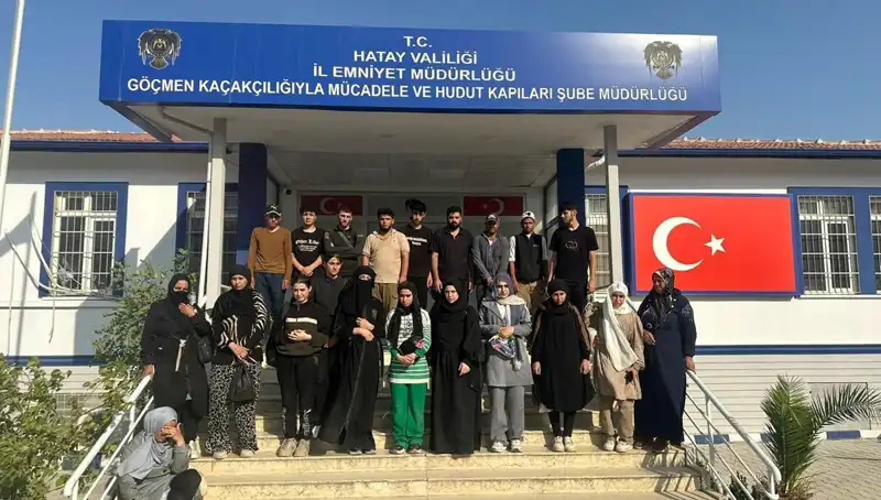 24 Göçmen Yakalandı: Minibüs Operasyonu ile Kaçakçılığa Darbe