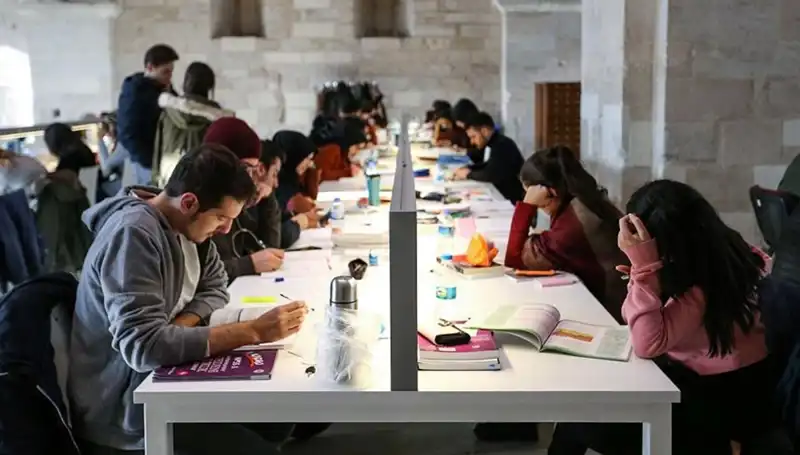 Üniversiteler 2024-2025 Eğitim Yılı Başlangıç Tarihlerini Duyurdu