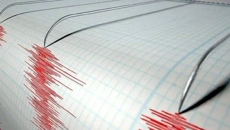 Ege Denizi'nde Beklenmedik Deprem: 3.5 Büyüklüğünde Sallantı