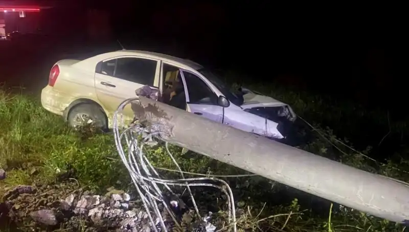 Betona Çarpan Sürücünün Hayatı Tehlikede: Tüm Detaylar Burada!