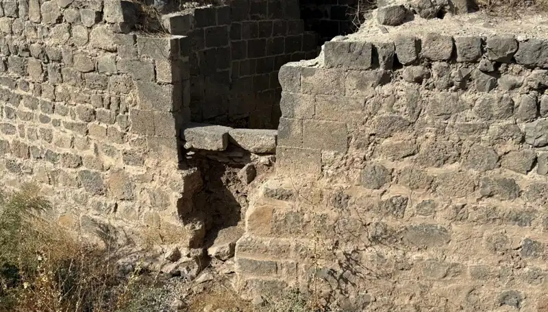 Diyarbakır'da Saint George Kilisesi'nin Tarihi Hamam İddialarını Çürüten Kitabe Bulundu