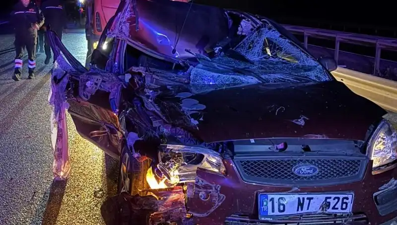 Afyonkarahisar'da Otomobil ve TIR Çarpıştı: 4 Yaralı