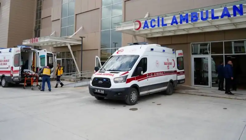 Erzincan'da Feci Trafik Kazası: Hayatını Kaybeden Var, Yaralılar Hastaneye Sevk Edildi