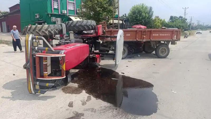 Automobil ile Çarpışan Traktör Devrildi: İki Kişi Yaralandı