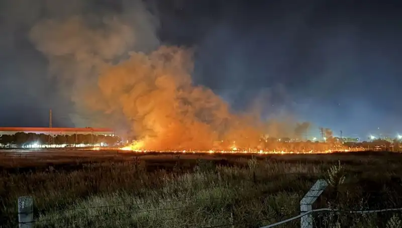İzmir’de Gece Yarısı Yangın Paniği: Sokaklar Korku Dolu Anlarla Titreşti