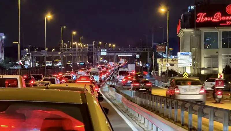 Yenibosna Metrobüs Yaya Üst Geçidindeki Çalışmaların Ayrıntıları ve Süreci