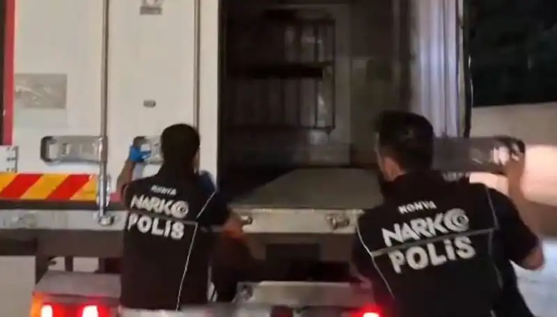 Konya'da Uyuşturucu Operasyonunda Dört Şüpheli Yakalandı: Ayrıntılar Şaşırtıyor!