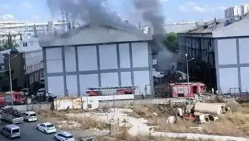 Başakşehir Sanayi Sitesinde Korkutan Yangın: İlk Bilgiler Geldi