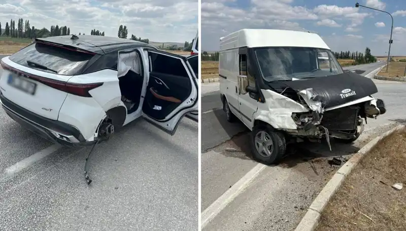 Çorum’da Kafa Kafaya Çarpışan İki Araçta Şok Eden Detaylar