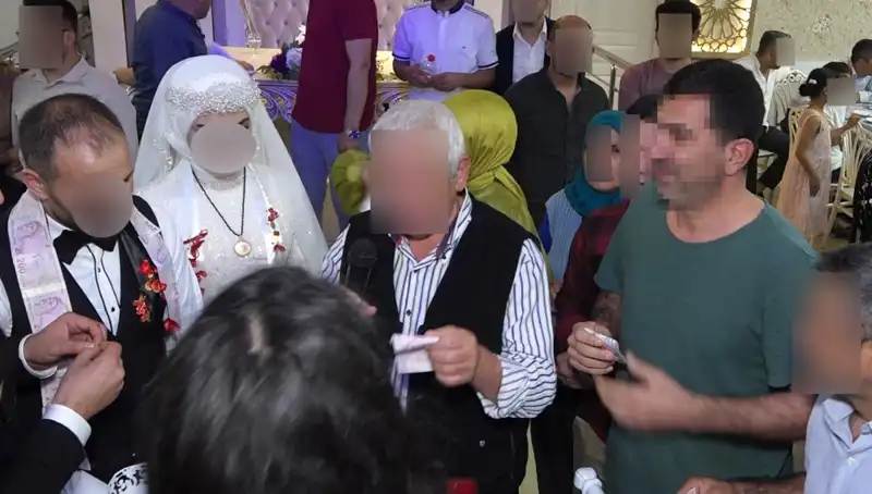 Davetsiz Düğüne Giden Kadın, Pasta ve Takıları Çaldı!