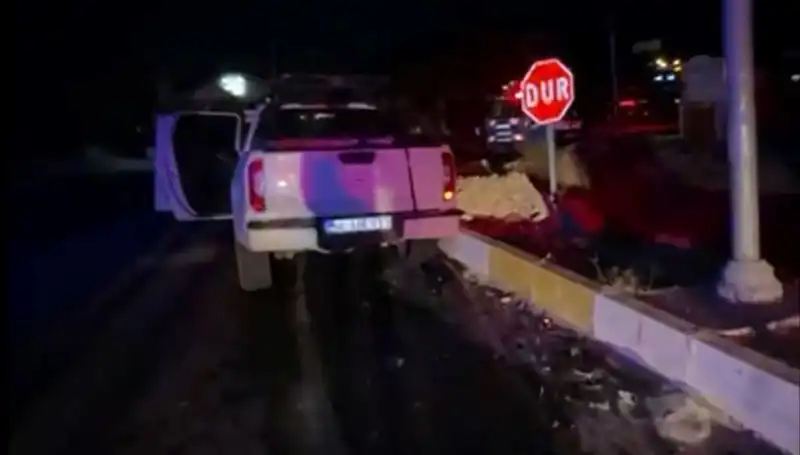 İzmir’de Kamyonet ile Hafif Ticari Araç Çarpıştı: 7 Yaralı Olayın Detayları