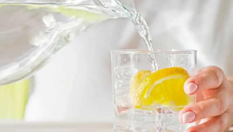 Limonlu Su Tüketmenin Bilinmeyen 8 Etkisi: Doktorun Açıklamaları