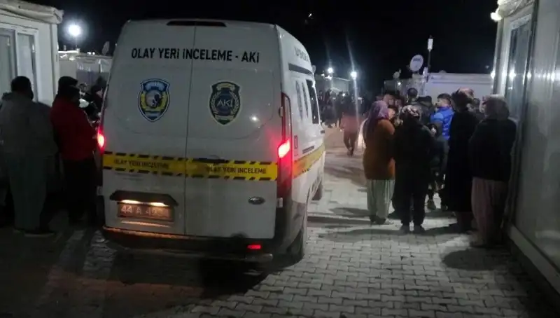 Husumet Yüzünden Çıkan Kavga Sokakta Kan Dökülmesine Neden Oldu