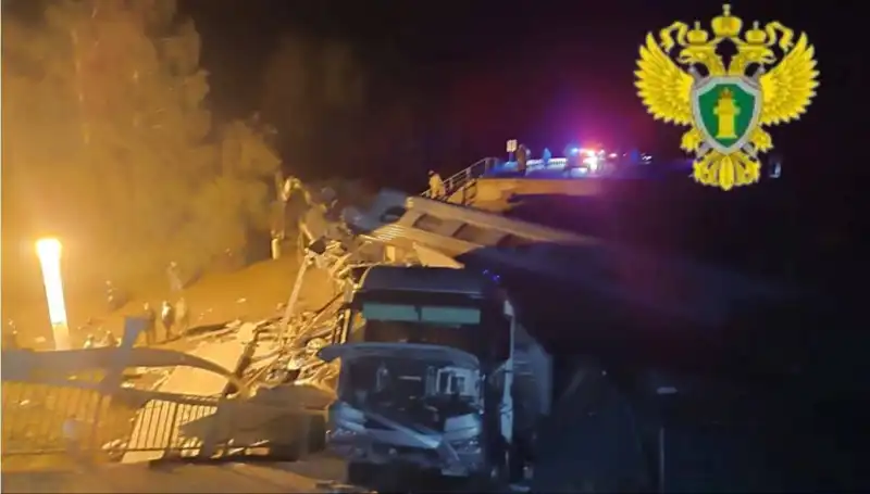 Rusya’da Köprü Trenin Üzerine Çöktü: Bir Facia Aniden Gerçekleşti