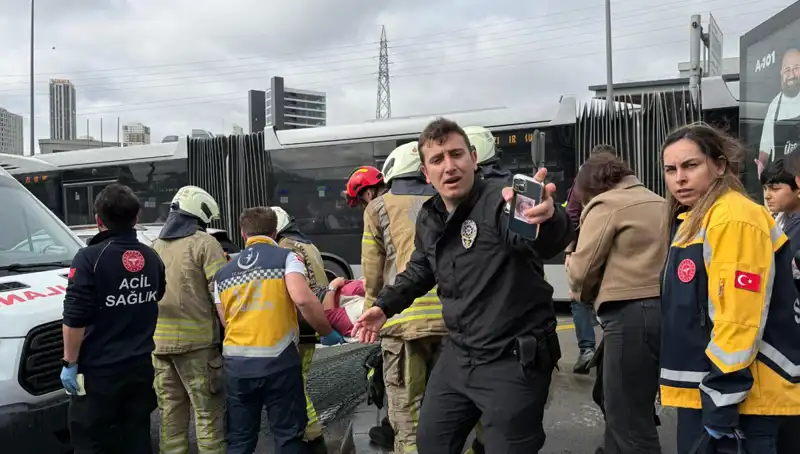 İstanbul Metrobüsünde Feci Kaza: Can Kaybı ve Sefer Durmaları Yaşandı