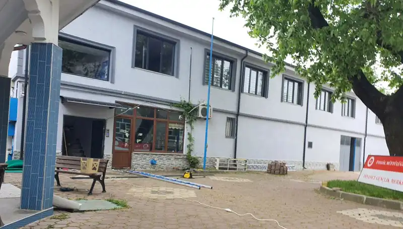 Tabelacı, 3 Metre Yükseklikten Düşerek Hayatını Tehlikeye Attı!